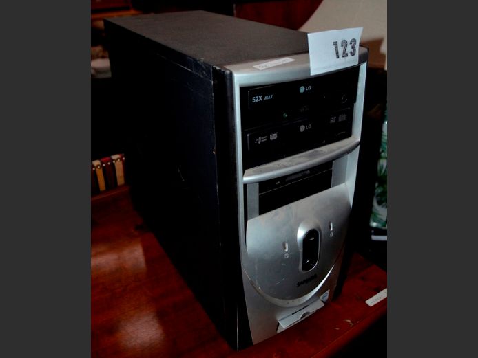 DESKTOP COMPUTER [Switches on]