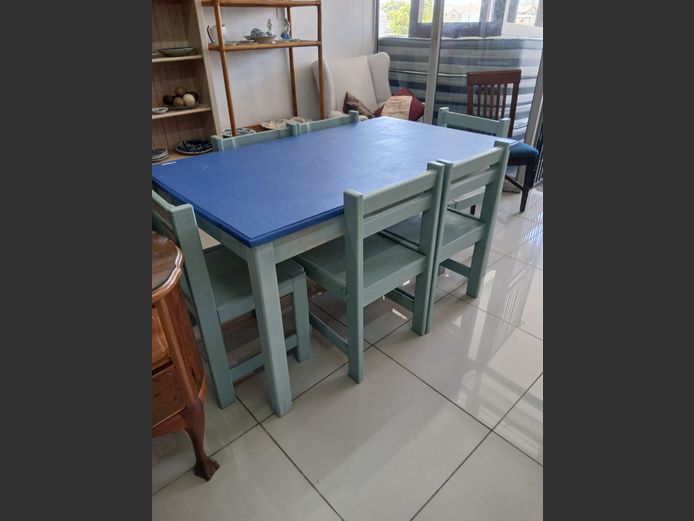Wooden table and 6 chairs
