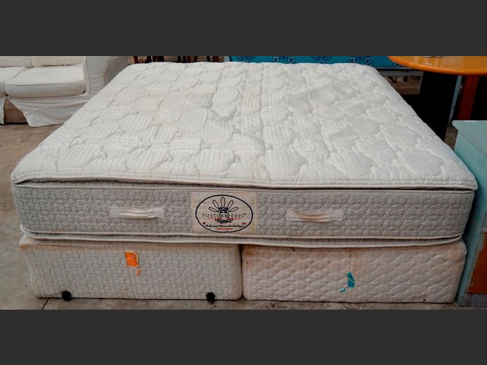 SEALY POSTUREPEDIC KING SIZE MATTRESS ON TWIN BASES WITH GREY HEADBOARD