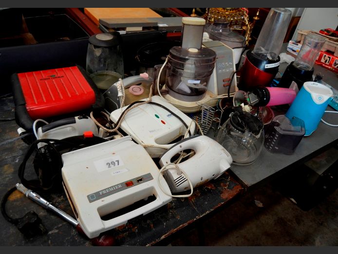 OTTIMO WAFFLE MAKER, PHILIPS FOOD PROCESSOR, MILEX NUTRIBULLET, etc [Switch on, untested further]
