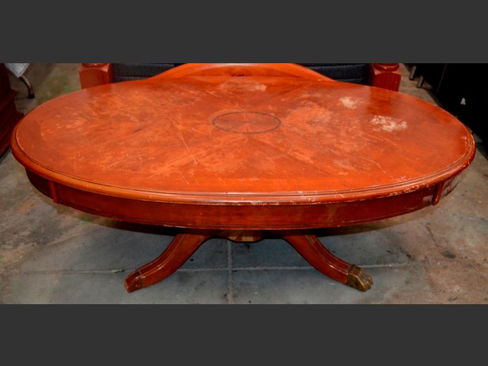 MAHOGANY FINISH OVAL COFFEE TABLE, 122 x 70 x 42cm [In need of restoration]