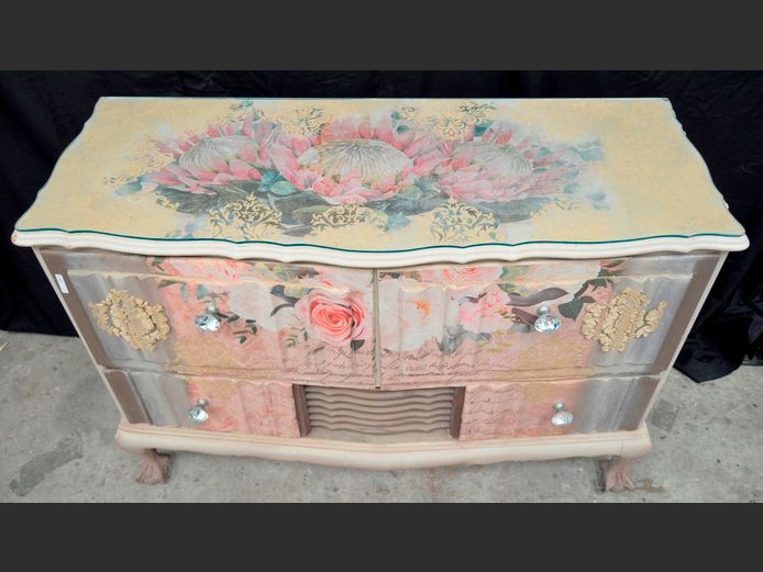 PAINT TECHNIQUE RADIOGRAM, 117 x 46 x 82cm [Untested]