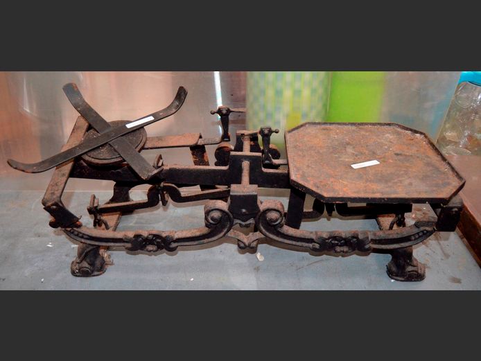 ANTIQUE CAST IRON SCALE, 62 x 24 x 25cm [Incomplete, no weights]