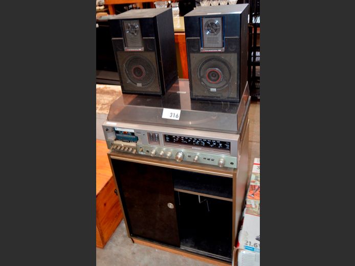 PIONEER HI-FI WITH PAIR SPEAKERS & STAND, 55 x 40 x 59cm [Switches on]