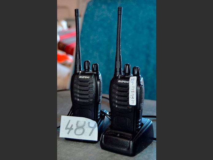 LOT: 2 x BAOFENG WALKIE-TALKIES [Untested]
