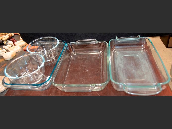 LOT: GLASS OVEN DISHES & 2 BOWLS