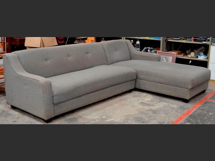 GREY UPHOLSTERED L-SHAPED LOUNGE SUITE, 295 x 200cm [Cat scratches, needs a clean]