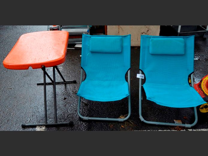 PAIR METAL & BLUE BEACH CHAIRS & A FOLDING TABLE
