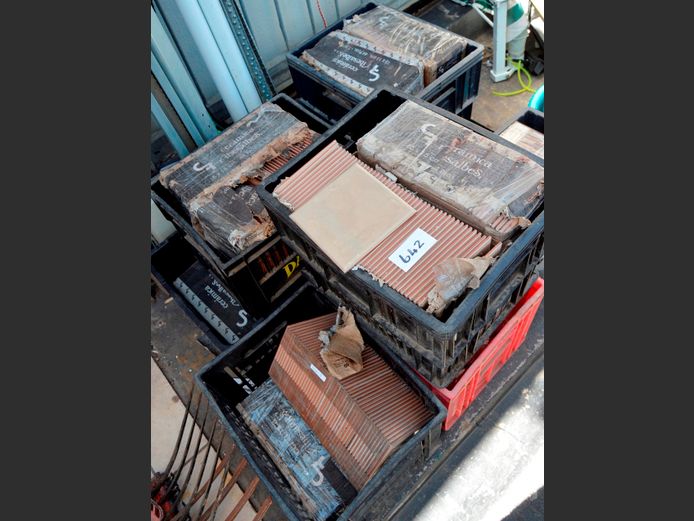 LOT: +/- 20 SPANISH GLAZED WALL TILES