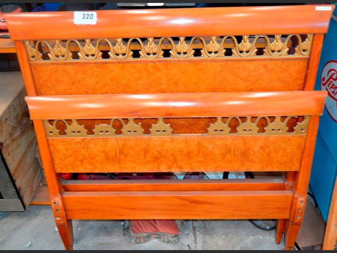 SET WALNUT & MAHOGANY SINGLE HEAD- & FOOTBOARD [Needs some TLC]