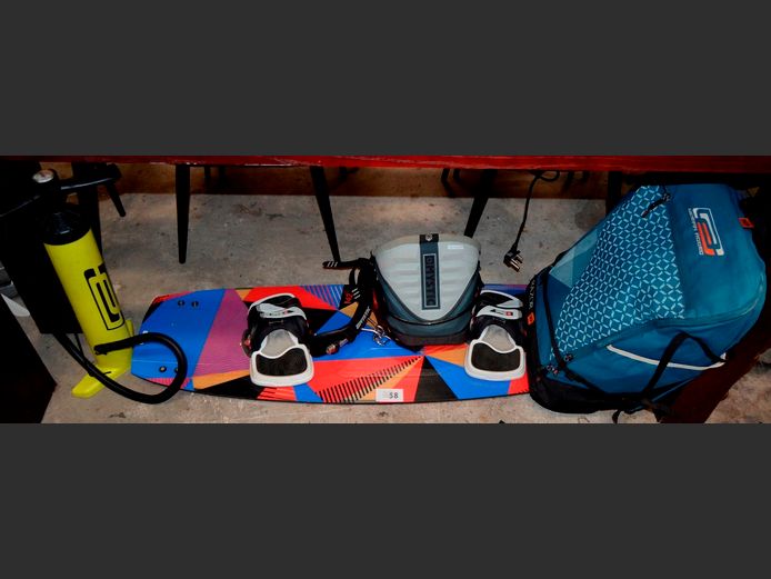 SPARK 142 KITEBOARD & KITE IN BAG, 135 x 41cm