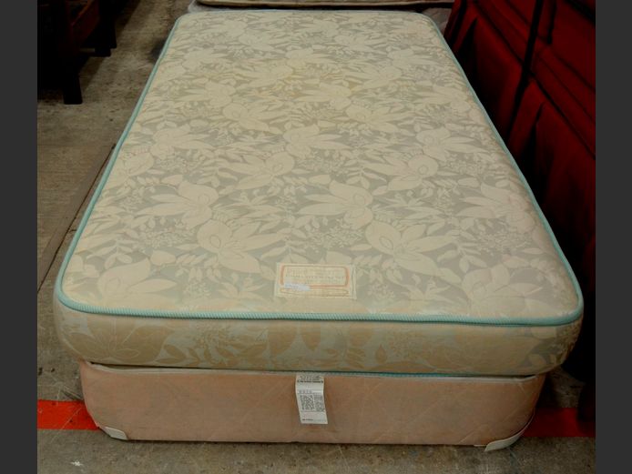 SEARS ¾ MATTRESS ON SINGLE BASE [No feet]