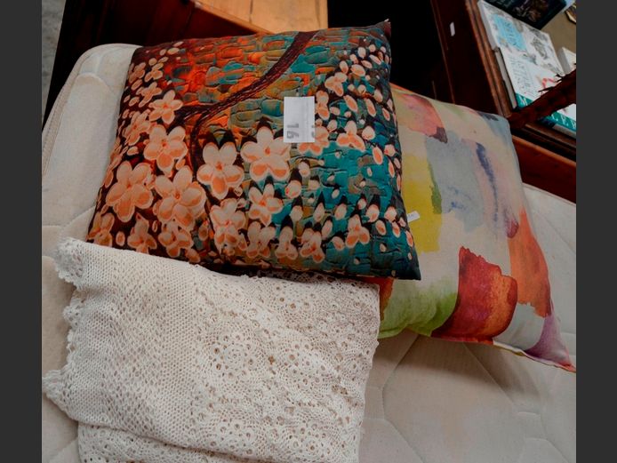 CROCHETED TABLECLOTH & 2 x SCATTER CUSHIONS