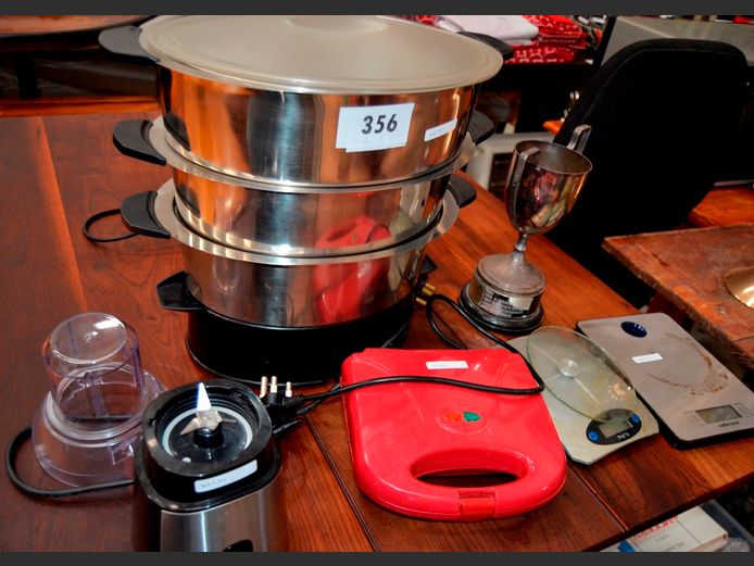 BOARDMAN'S FOOD STEAMER [Knob missing, switches on], KENWOOD BLENDER [No jug, switches on], KITCHEN SCALE, etc