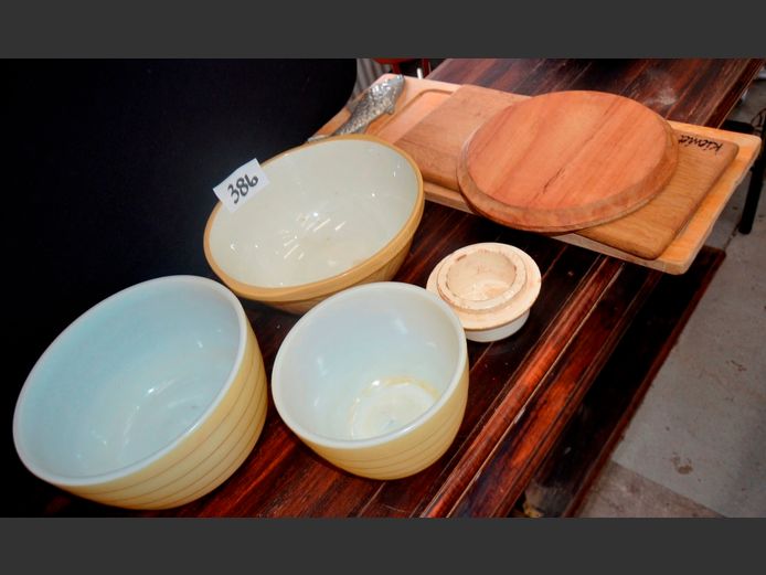 PAIR LUSTREWARE MIXING BOWLS, VINTAGE GRIPSTAND MIXING BOWL, CHOPPING BOARDS, etc