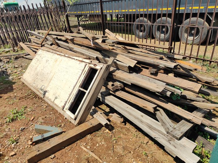 LOT WOODEN PLANKS