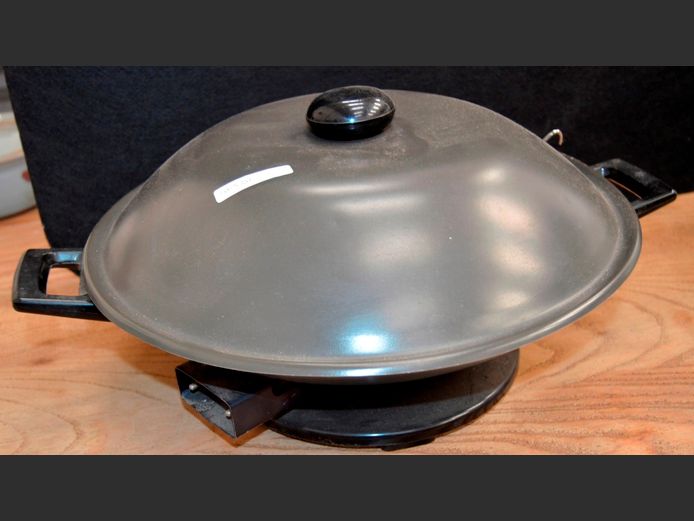 PHILIPS ELECTRIC WOK, 35cm Diameter [Switches on, untested further]