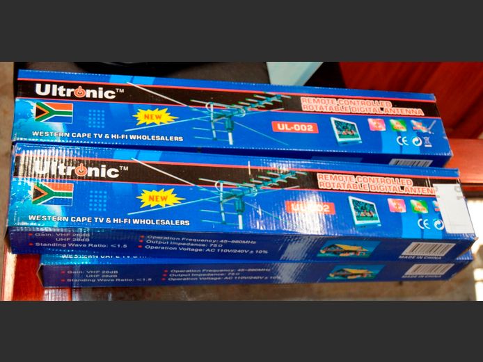 LOT OF 4: ULTRONIC TV ANTENNAE