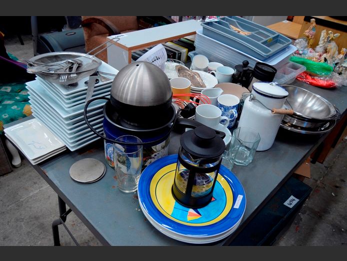 SUSHI PLATES, STAINLESS STEEL BOWLS, CUPS, EGG BOILER, etc [Untested]