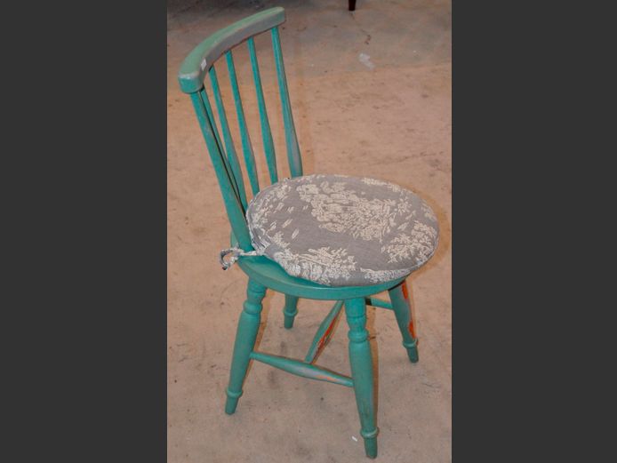 GREEN PAINTED SPINDLE BACK KITCHEN CHAIR WITH CUSHION