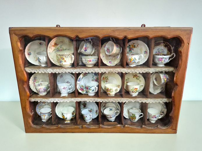 Classic Tea Cup/Saucer Collection in Wooden Wall-Mounted Display Cabinet