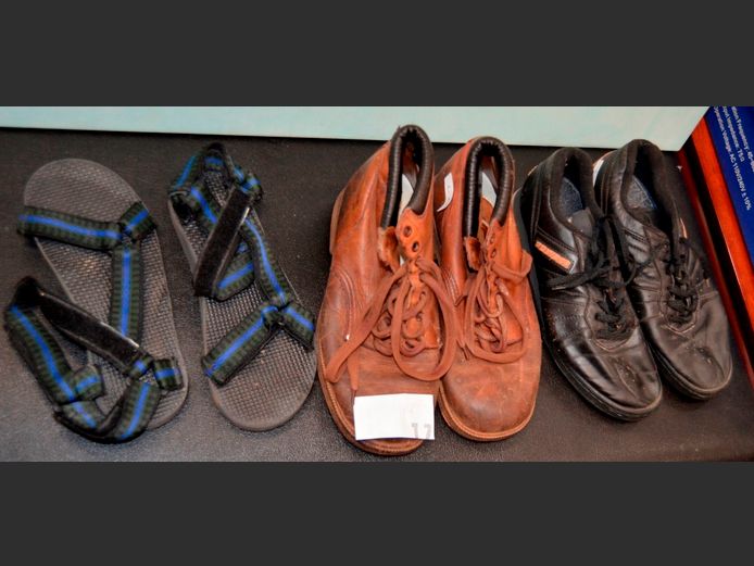 LOT: 3 x PAIRS OF SHOES