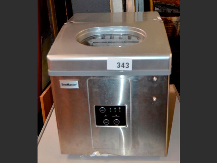 SNOMASTER STAINLESS STEEL ICE MAKER [Switches on]