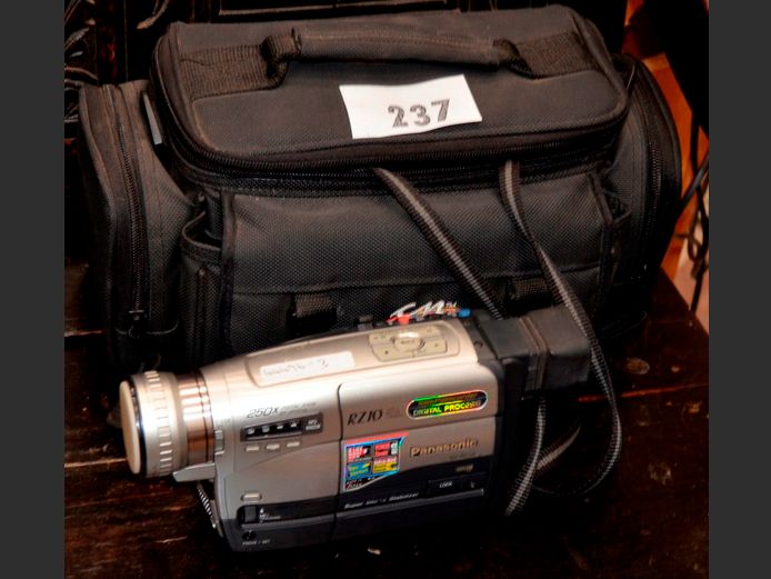 PANASONIC SLIM PALMCORDER WITH BATTERY, CHARGER & BAG [Untested]