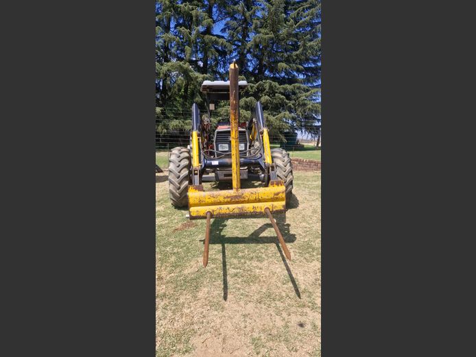 Massey Ferguson – 1997 – 1 142 enjin-ure + laaigraaf