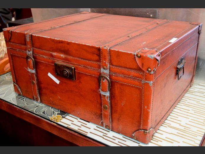 BROWN LEATHER TOUCH CD CASE, 52 x 43 x 23cm [Some wear]