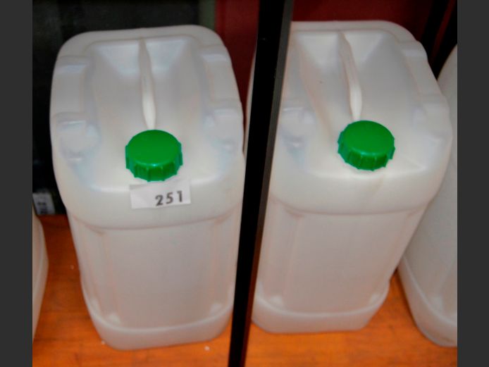 PAIR WHITE 20 LITRE PLASTIC CONTAINERS	