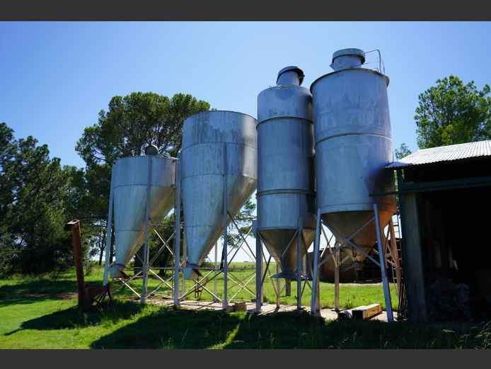 4 Staal Silos