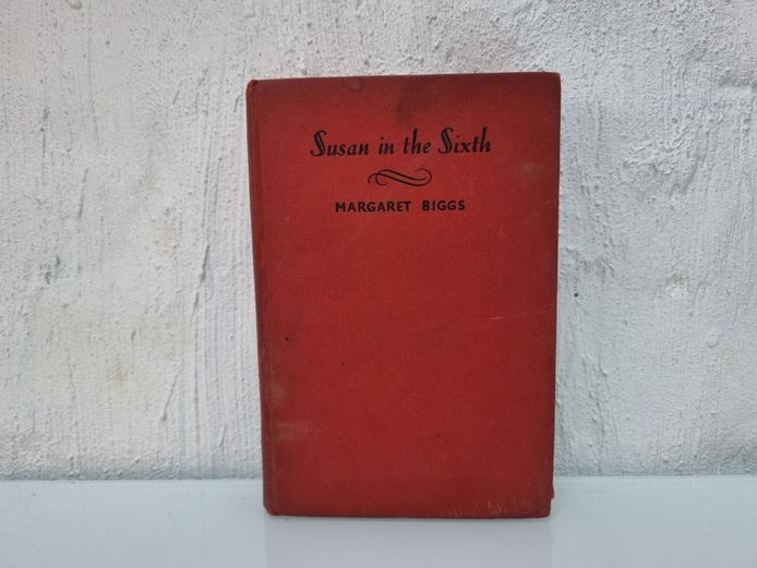Susan in the Sixth by Margaret Biggs (Blackie & Son)
