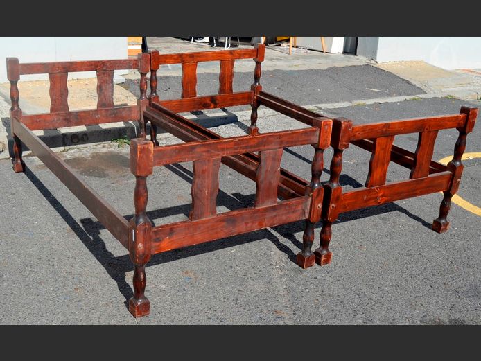 PINE BUNK BED [No mattresses, no slats, needs assembling]