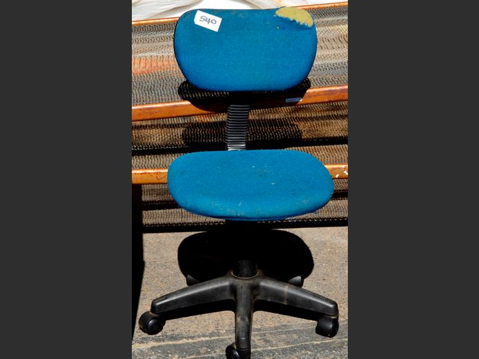 BLUE SWIVEL TYPIST'S CHAIR [Damaged]