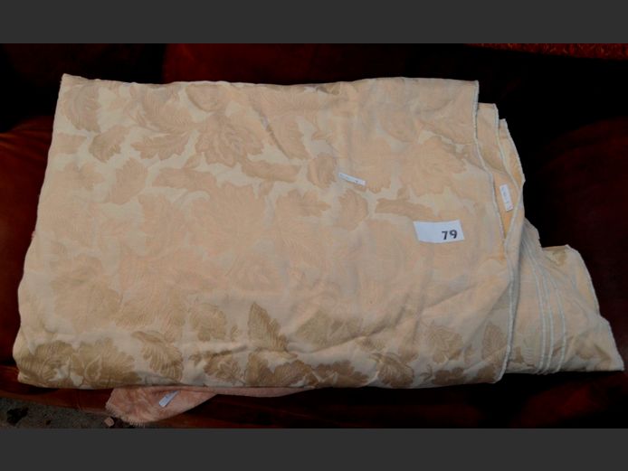 LOT: CREAM LEAF DETAILED FABRIC UPHOLSTERY