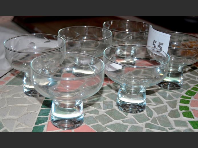 SET OF 6 VINTAGE EMBOSSED GLASS DESSERT BOWLS