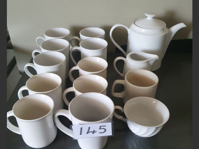 LOT: WHITE TEAPOT, CREAMER & CUPS
