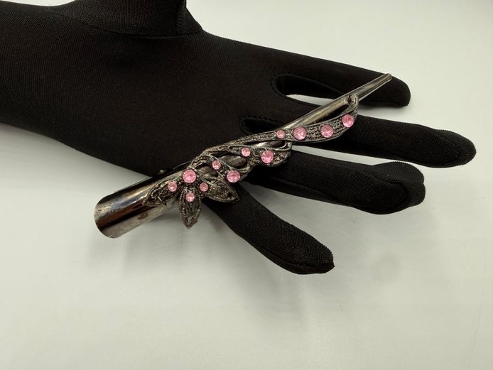 Unique hair clip with pink stone design