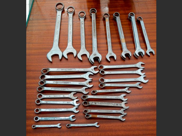 LOT OF: +/- 25 CHROME VANADIUM COMBINATION SPANNERS