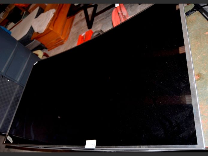 SAMSUNG 65" CURVE TV [Switches on, untested further, screen cracked] ### LICENCE PLEASE ###