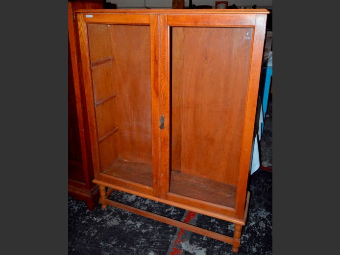 OAK 2-DOOR GLASS FRONT DISPLAY CABINET ON TURNED LEGS, 109 x 33 x 148cm [Shelves needed]