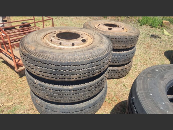 305/90-20 TYRES X6