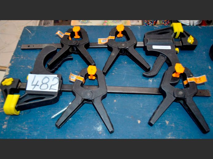 LOT: 2 x BAR CLAMPS & 4 x INGCO SPRING CLAMPS