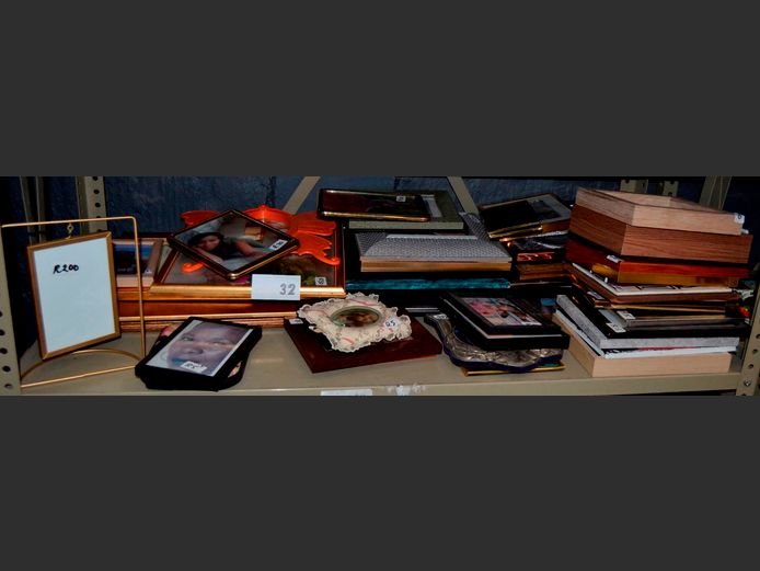 ASSORTED PHOTO FRAMES