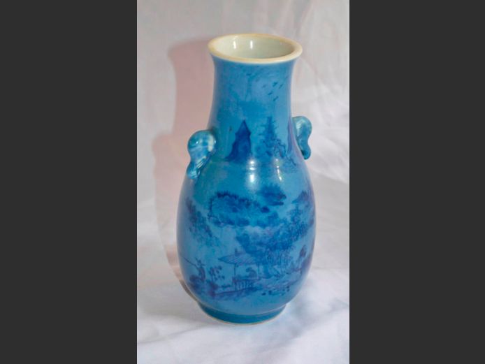 CHINESE BLUE CERAMIC VASE WITH ELEPHANT DETAIL, 23cm High