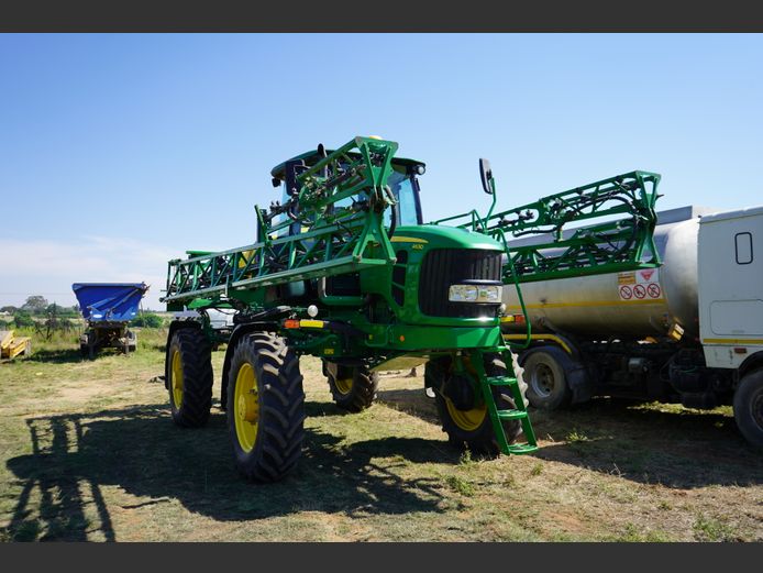 JOHN DEERE 4630 HOOGLOOP SPUIT; 2014; 1 890 URE; FNZ421FS