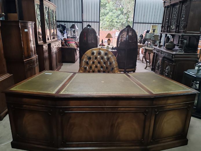 Office Desk & Chesterfield Directors Chair (STC)