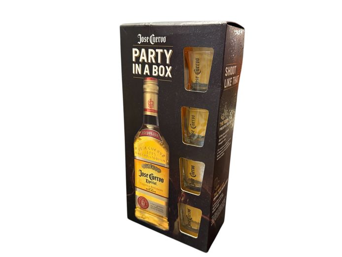 Jose Cuervo Especial Reposado – Gift Set (with 4 Shot Glasses)