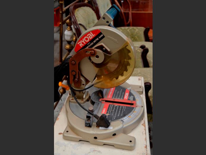 RYOBI MITRE SAW [Switches on, untested further]